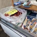 さしみ屋 佐賀山 - 冷蔵ケースです。