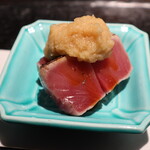 きう - メジマグロ炙り　辛味大根