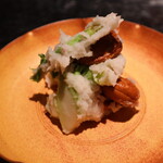 きう - 素揚げタラの芽、海老芋、カンボジアカシューナッツ