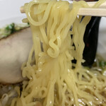 大三元 - サービスセット Aセット：ラーメン 半チャーハン ギョーザ3ケ ¥980のラーメンの麺