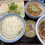 山田うどん - 朝食。菅谷の納豆＆目玉焼き朝定食580円