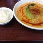 芳葉 - 担々麺８００円小ライス付き