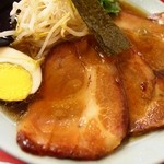 中華 ひるね - チャーシューメン 焼ぶたアップ