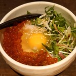 飲んべぇ食堂 らくだ屋 - 醤油漬けいくら乗せTKG