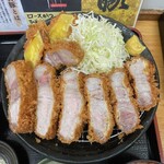 とんかつ 栄ちゃん - 最初からこの状態で提供してくれたよ。