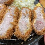 とんかつ 栄ちゃん - ライトサイド。脂身の濃ゆい甘味。