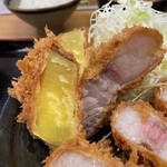 とんかつ 栄ちゃん - さつまいもフライ。嬉しい。