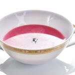 メインダイニング - 【公式HP】2022クリスマスディナー「シュミネ」：ビーツのスープ　ツリー飾り