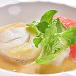 メインダイニング - 【公式HP】2022クリスマスディナー「シュミネ」：白身魚のポワレ　ブールドオランジェ　柑橘の樹氷