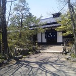 庭園そば処みさと - 大自然の中に佇む店構え