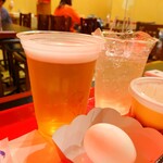 ザ・ドラゴンズ・パール - 生ビール(780円)氷だらけの角ハイボール(550円)