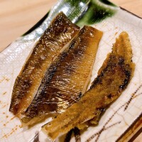 すし岩瀬 - メヒカリの炙り。手前は中骨です