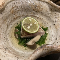 御料理 辻 - ＊先付 カマス・旬菊・エリンギ？きのこ　爽やかでとっても美味しいです。 春菊はもともと好きですが、 このお出汁！！ 飲み干したいヤツ。