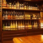 露石 - お酒もいっぱいあります