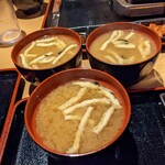 ワンダーステーキ - お味噌汁の機械にお味噌のロックが掛かってたらしくて、急いで３杯盛ってきてくれましたよ…(⁠^⁠^⁠)　　　　　　　　　　　　　　　　こういう時の、お詫びと対応の速さも、いいですよ…