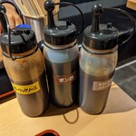 ワンダーステーキ - ガーリックソース・ポン酢・おろし玉ねぎの３種がありますよ…