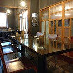 BEER CAFE CENTO ANNI - 1階テーブル席です。約16名お掛け頂けます。