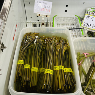 十割そばの店 湯夢プラザ - 料理写真:◎極上のわらびの西わらび。