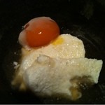 神保町 傳 - お出しの入った卵黄をかけて戴く(3/3枚目)