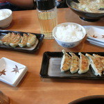 をうみ - 餃子（330円）