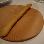 クッチーナ イタリアーナ ガッルーラ - まずはグリッシーニ