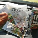 セブンイレブン - 料理写真:スモークチキン大根サラダ