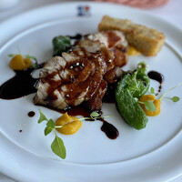 ブラッスリー ポール・ボキューズ 大丸東京 - フランス産豚肩ロースのロティ レンコンとじゃが芋のガレット アピシウスソース