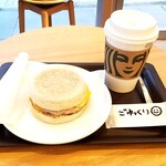 STARBUCKS COFFEE - あらびきソーセージ＆スクランブルエッグイングリッシュマフィン：420円、ドリップコーヒー