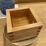 勢麟 - 葵天下の縁起酒の酒樽　振る舞い酒