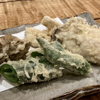 浅草 ひら山 - 天ぷら
                    真牡蠣・加賀蓮根・万願寺とうがらし・舞茸