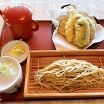 十割そば 大善 - 十割そば並盛り（800円税込）＋天ぷら盛り合わせ・5品（550円税込）