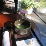 時の宿 すみれ - チェックイン時のお抹茶