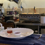 Cafe Le Petit Ni Trois - Pancakes Cooking