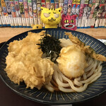 とり玉天うどん　880円（税込）　※90度、回転させてみた