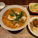 Bangkok Night - ランチ　トムヤムクンラーメン