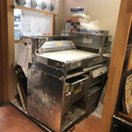 爽月 - 入口入って、すぐ　※製麺場所を発見