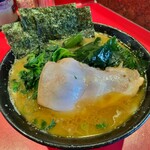 ラーメン 厚木家 - ラーメン（並）750円＋生わかめ50円