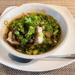 施家菜 - 天然鮮魚の香港風蒸し物（沖縄のフエフキダイの豆豉蒸し）