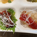 施家菜 - 左:イベリコ豚の窯焼きチャーシュー、右:豚トロチャーシュー