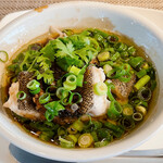 施家菜 - 天然鮮魚の香港風蒸し物（沖縄のフエルキダイの豆豉蒸し）