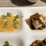 施家菜 - 左:極上クラゲの冷製、右:香港風蒸し鶏