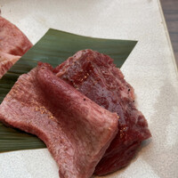 焼肉うしごろ 新宿三丁目店 - タン・厚切りハラミ