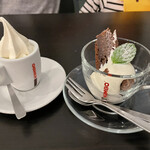 ピッツァ パスチーボ - ソフトクリーム、カプリ風チョコレートケーキ