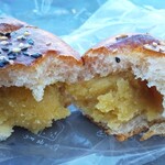 ベーカリー ブブ - 安納芋あんぱん