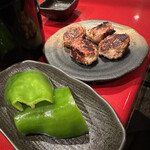 とり焼き 鶏料理 かしわ - 焼きつくねと生ピーマン