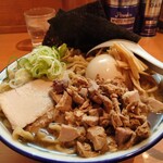 ケンチャンラーメン - 中華そば小盛り、細切れチャーシュー、煮玉子クン。