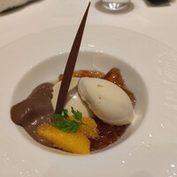 ザ・テラス - アールグレイをブランマンジェとミルクアイスに洋梨のコンポートとチョコレートソース