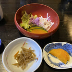 山みず木 - サラダ、きんぴらごぼう、フルーツ