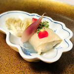 長島 - 7.湯葉包み(蟹 榎木 若芽 黄身酢 彩り野菜)