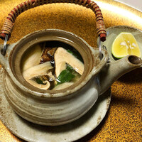 長島 - 2.松茸と鱧の土瓶蒸し(湯葉 青菜 粟麩 酢橘)